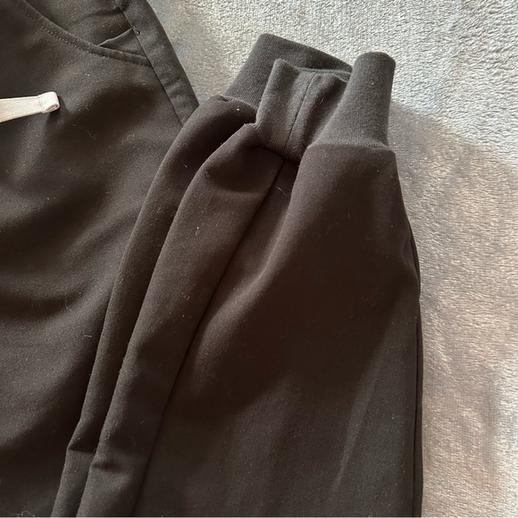 FIGS Zamora™ Jogger Scrub Pants Black PO1605 - Picture 14 of 15